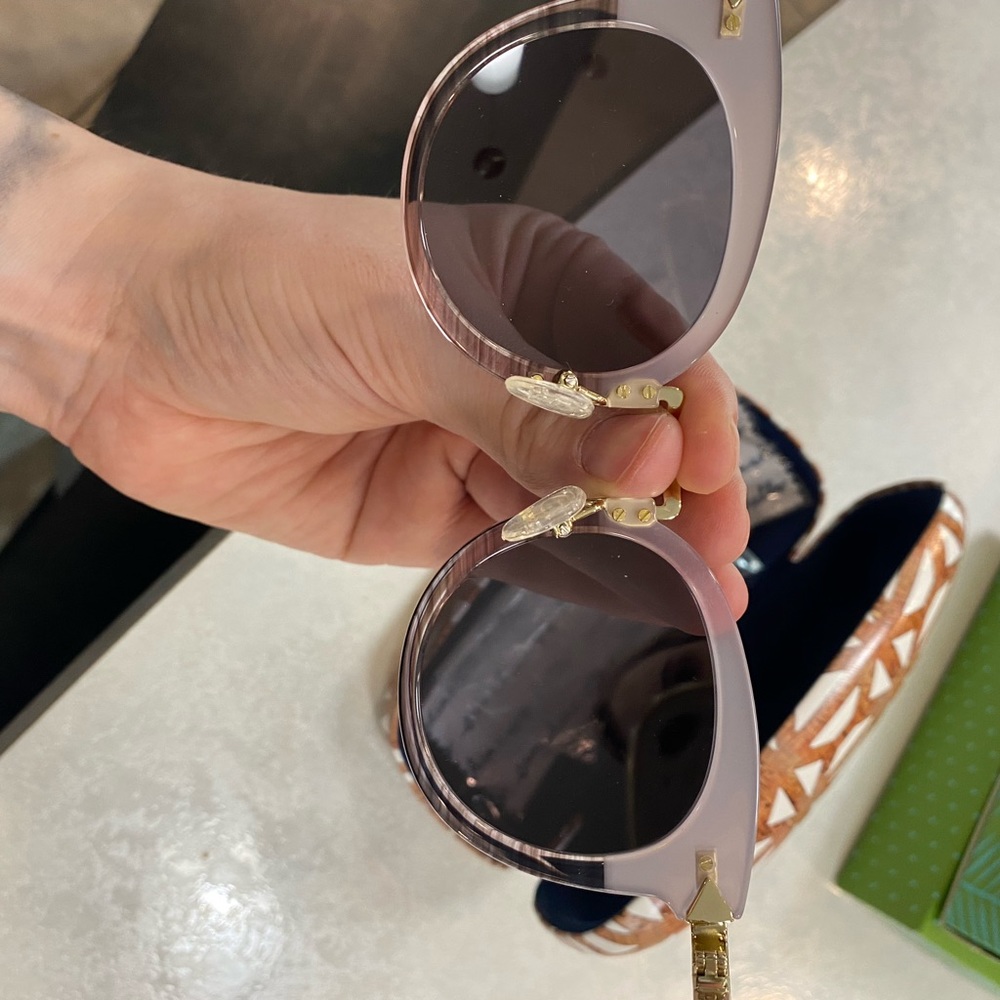 NWOT Stella and Dot Cat Eye Sunglasses with case